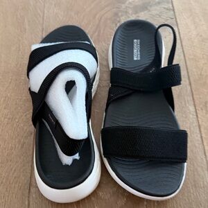 Skechers on-the-go Black and White Sandals
